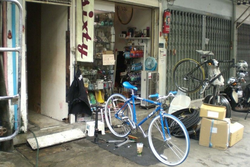 Khun Tee feels that the fixed-gear scene is growing in popularity and the  local bicycle business is benefiting. He claims that fixed-gear bicycles  are now ...