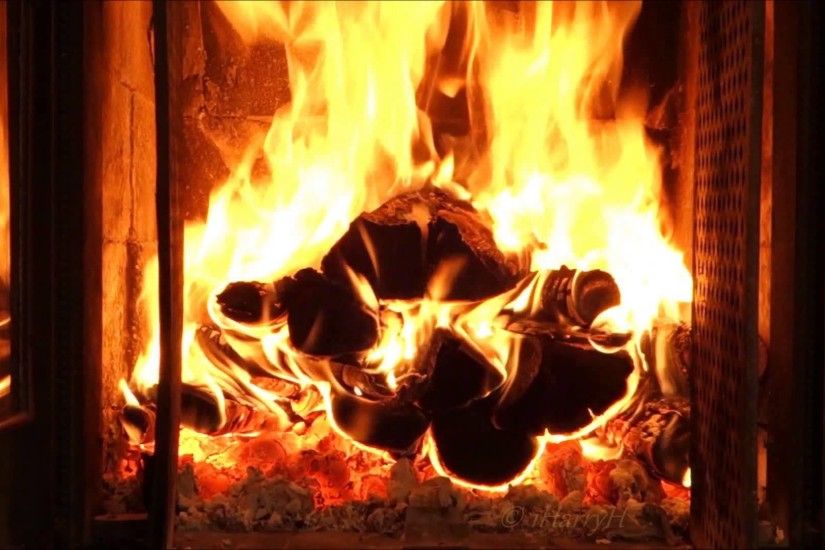 Perfect Christmas Log Fireplace Full HD 1080p perfect crackling sound +  Christmas music