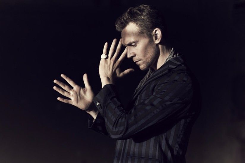 Download Tom Hiddleston 4K Wallpaper