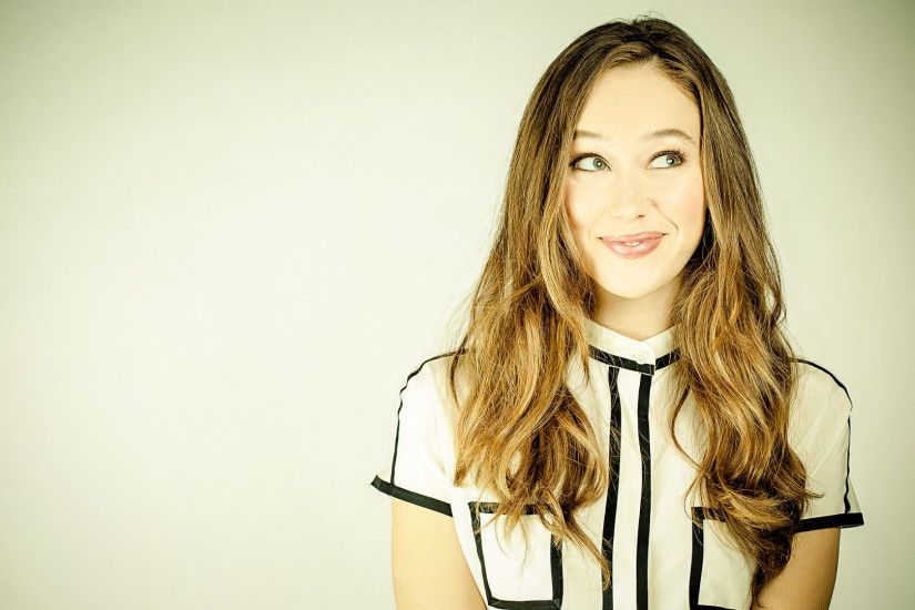 Download 1920x1080 Alycia Debnam Carey, The 100, Fear the Walking Dead,  actress, brunette, smile Wallpapers