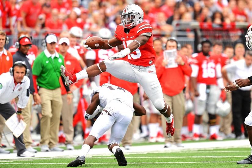 Thumbnail for Hurdle gene: Ezekiel Elliott's new go-to move came from his  mother
