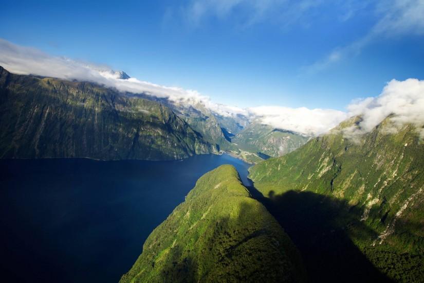 Fiords of New Zealand / 2880 x 1800 / Mountains / Photography .