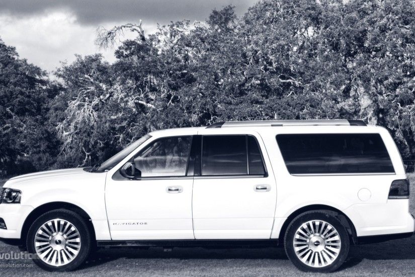 Related Wallpapers from Lincoln Navigator Limo. Lincoln Navigator 2014 White