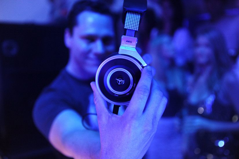 Tiesto teams up with leading audio manufacturer AKG for "AKG by Tiesto"  range of