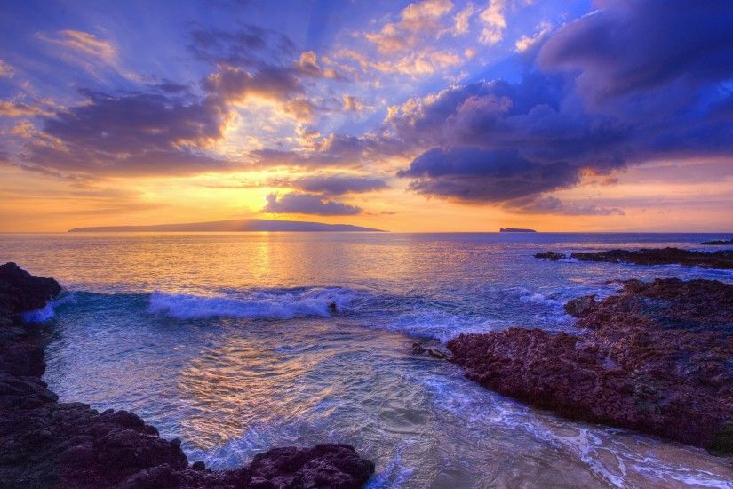 Sunset at Secret Beach, Maui, Hawaii, USA wallpaper .