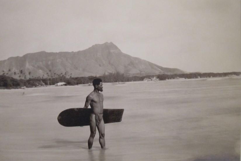 File:Hawaiian with surfboard and Diamond Head in the background.JPG