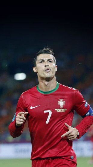 IPhone 4S 4 Cristiano Ronaldo Wallpapers HD Desktop .