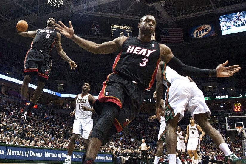 NBA Photography 101: LeBron James dunks on the Warriors