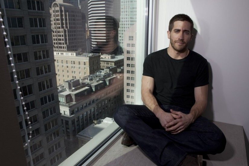 1920x1080 Wallpaper jake gyllenhaal, actor, celebrity, window, photo shoot