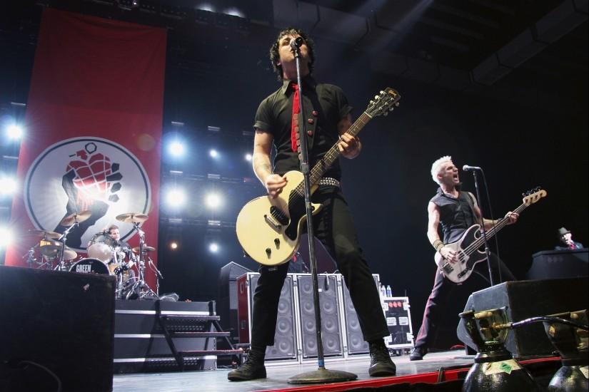 Green Day On Stage Wallpaper Wallpaper