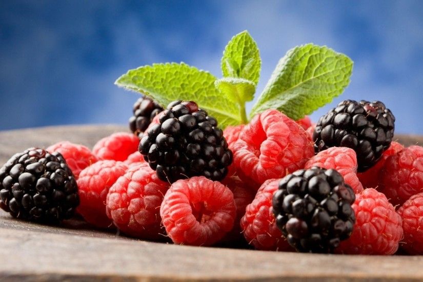 Sweet Berries Desktop Wallpaper