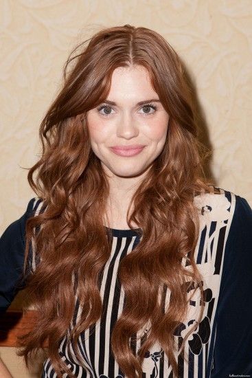 Holland Roden Hair FAQ What color is Holland's hair? Holland's hair color  varies throughout the year; lighter hair colors tend to go darker towards  winter ...