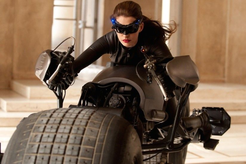 Anne Hathaway - Catwoman Wallpaper - 9