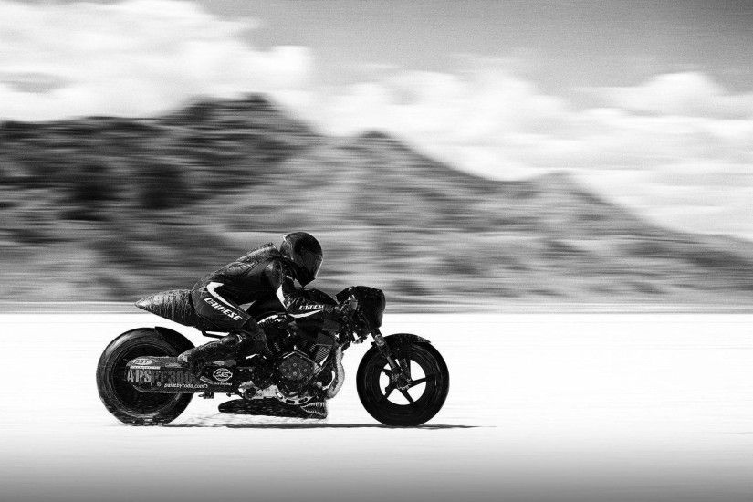 AMA Land Speed Record Top Speed: 176.458 MPH Average Speed: 171.005 MPH  Motorcycle: