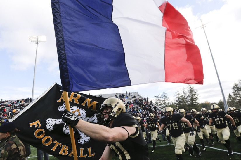Army football team carries French flag on field in sign of support after  Paris Attacks - TODAY.com