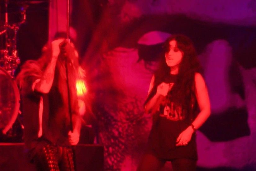 ROB ZOMBIE & LACUNA COIL's Cristina Scabbia Perform "Am I Evil?" Live  (DIAMOND HEAD Cover) - Metal Injection