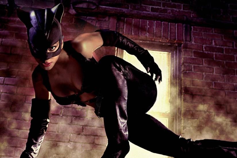Preview wallpaper catwoman, costume, halle berry 1920x1080