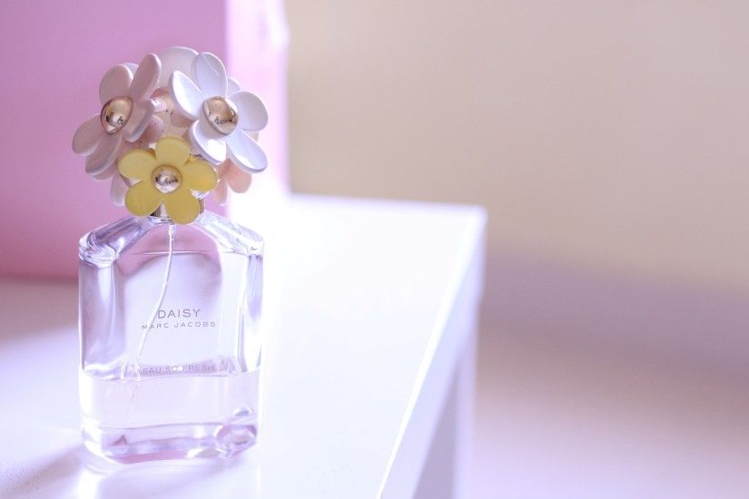 Lovely Perfume Wallpaper 43714
