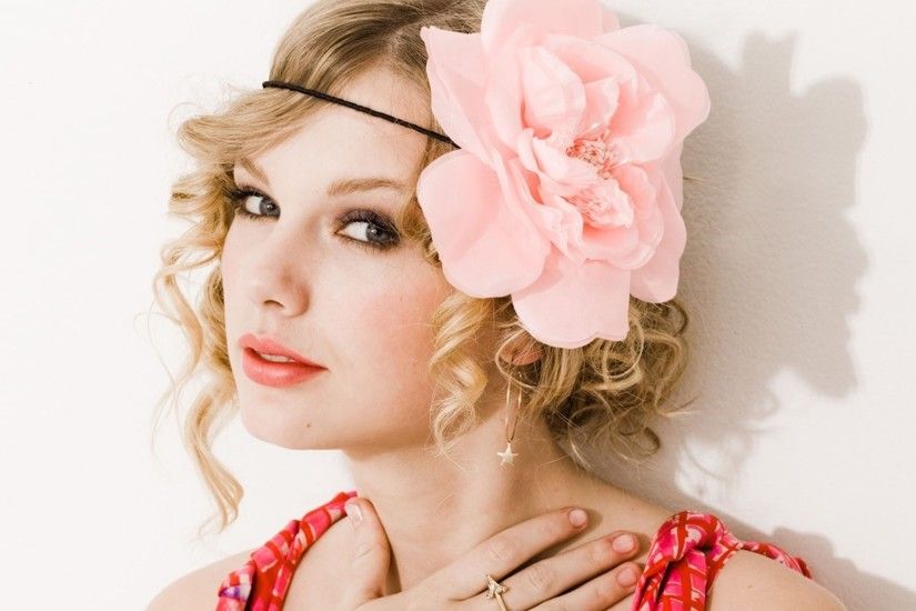 Cute Singer Taylor Swift With Stylish Hair HD Wallpaper