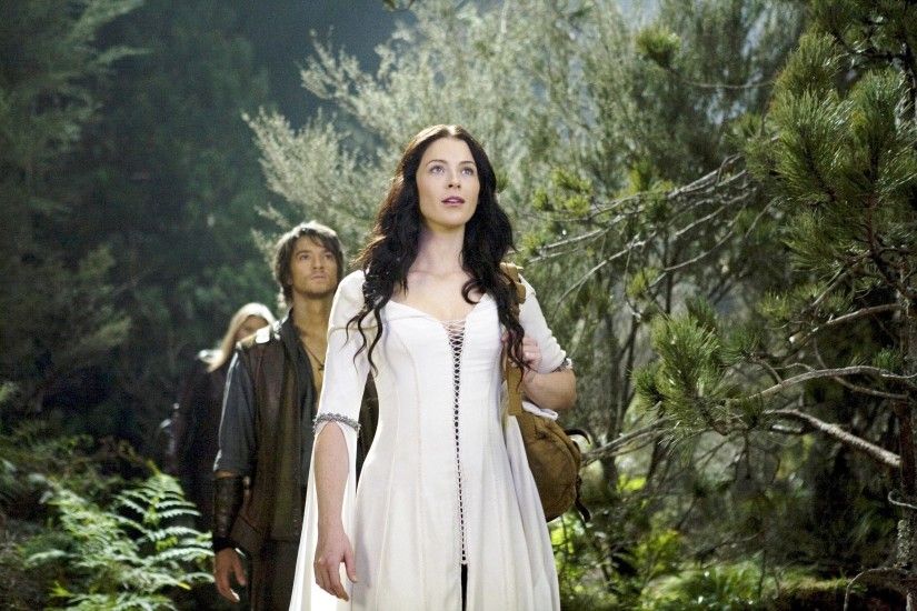 Kahlan Amnell (Bridget Regan), the Mother Confessor, followed by Richard  and Zedd.