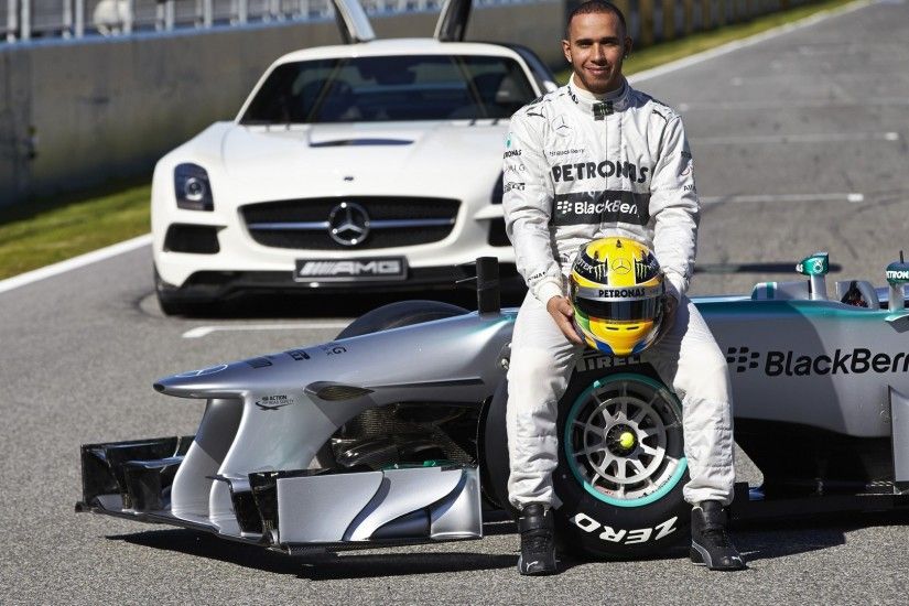 Mercedes W04 with Lewis Hamilton ...