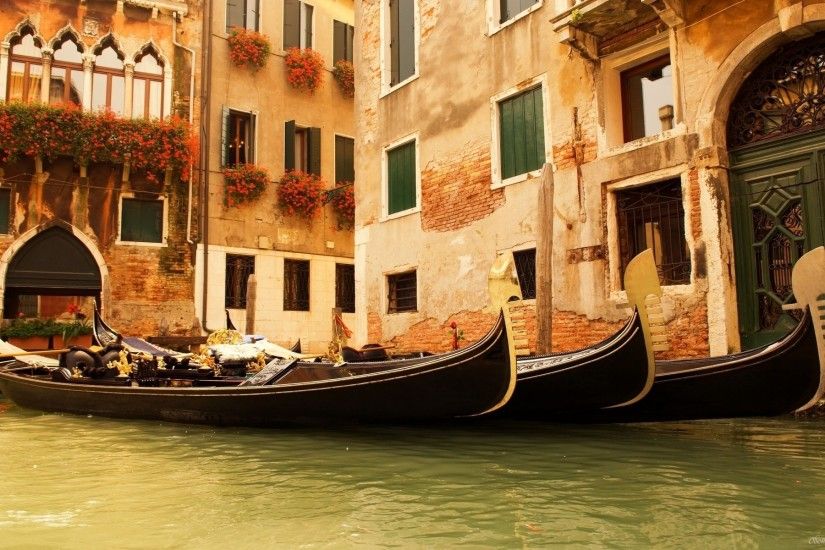 Gondolas in Venice, Italy HD Desktop Wallpaper