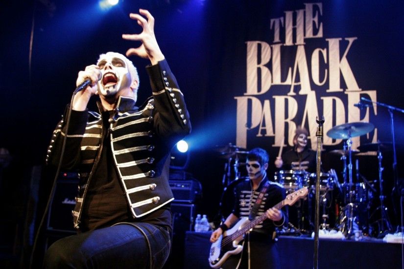 We'll Carry On: Gerard Way and Steve Aoki on the Enduring Power of My  Chemical Romance's 'The Black Parade'