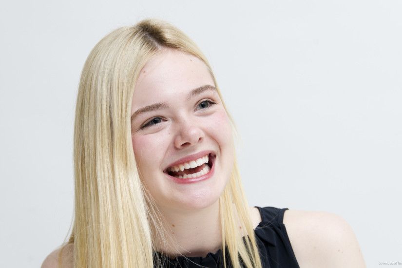 Elle Fanning Actress Smile Wallpaper for 1920x1080