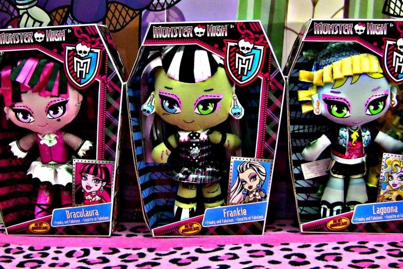 Monster High New Plushies Frankie Stein, Draculaura, Lagoona Blue Review  Video!! :)