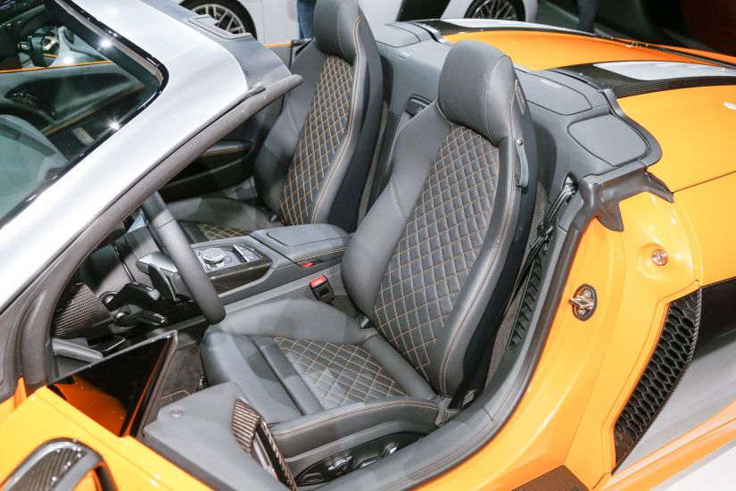2017 Audi R8 Spyder interior seats