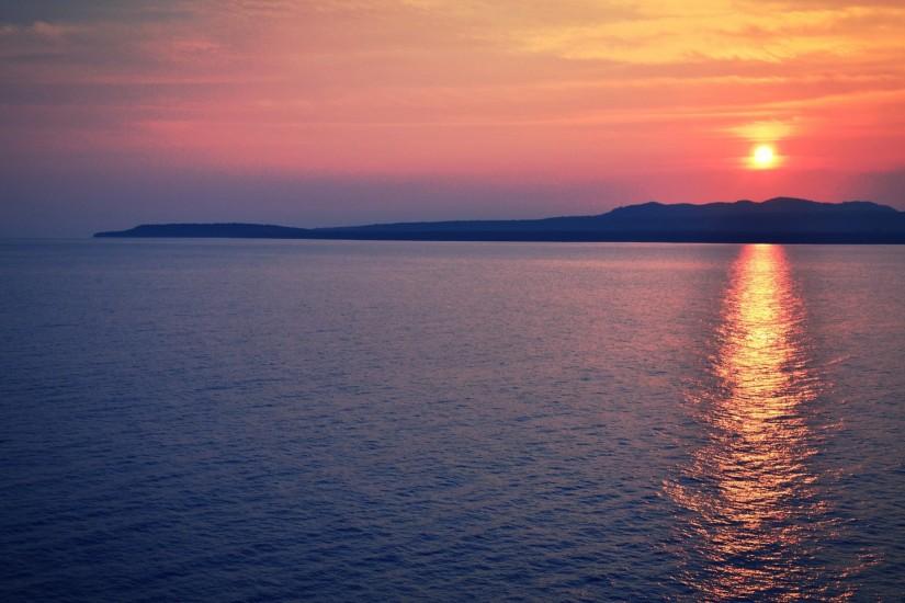 Horizon Sunset Background