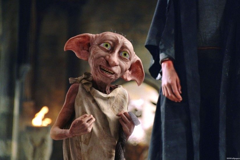 People Are Leaving Socks To Free Dobby At The Hogwarts Tour In London —  PHOTOS