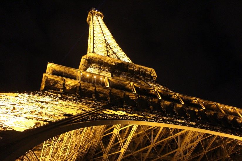 Eiffel Tower. Ultra HD 4K 3840x2160