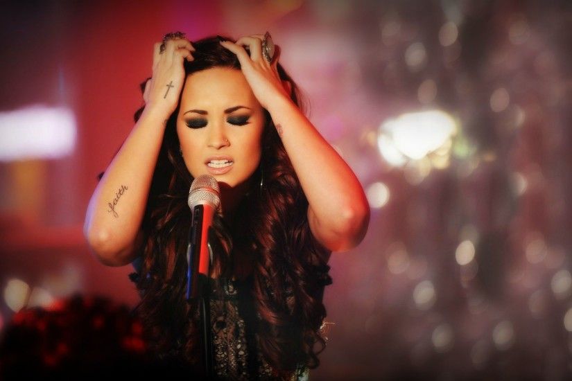Demi Lovato Live Performance HD Images