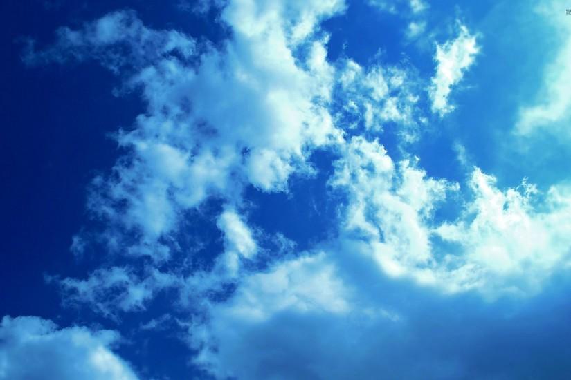 Download White clouds and blue sky wallpaper