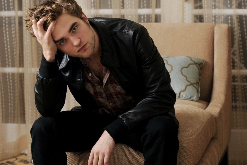Flashback Picture Post: Robert Pattinson Portraits from the New Moon LA  Press Conference