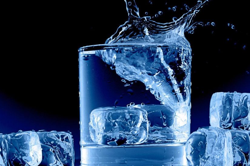 Ice cubes in a glass HD wallpaper