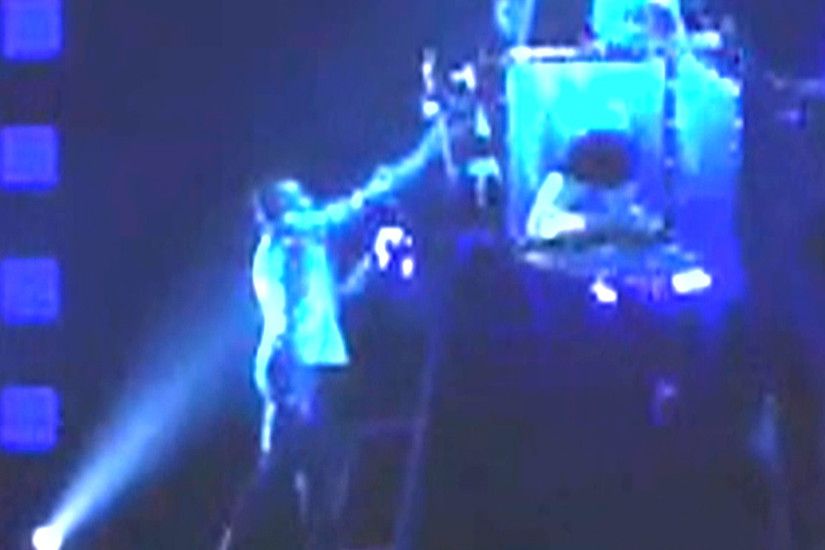 Video: Criss Angel helps save escape artist after trick goes wrong -  TODAY.com