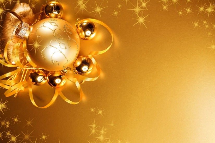 Lights reflecting in the golden Christmas decorations wallpaper