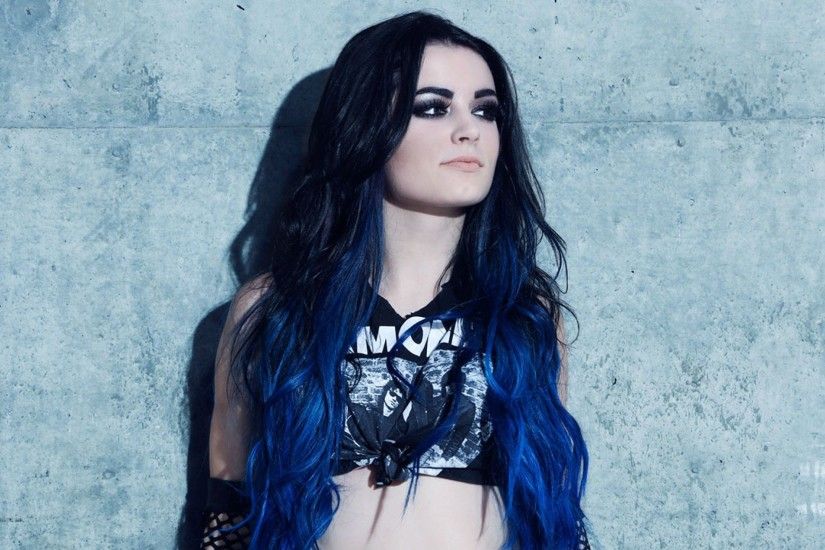 Beautiful WWE diva Paige wwe divas paige blue hairstyle Curvy body .