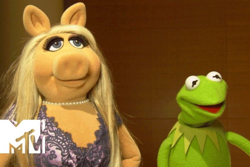 Miss Piggy & Kermit on 'The Muppets' Show | MTV News
