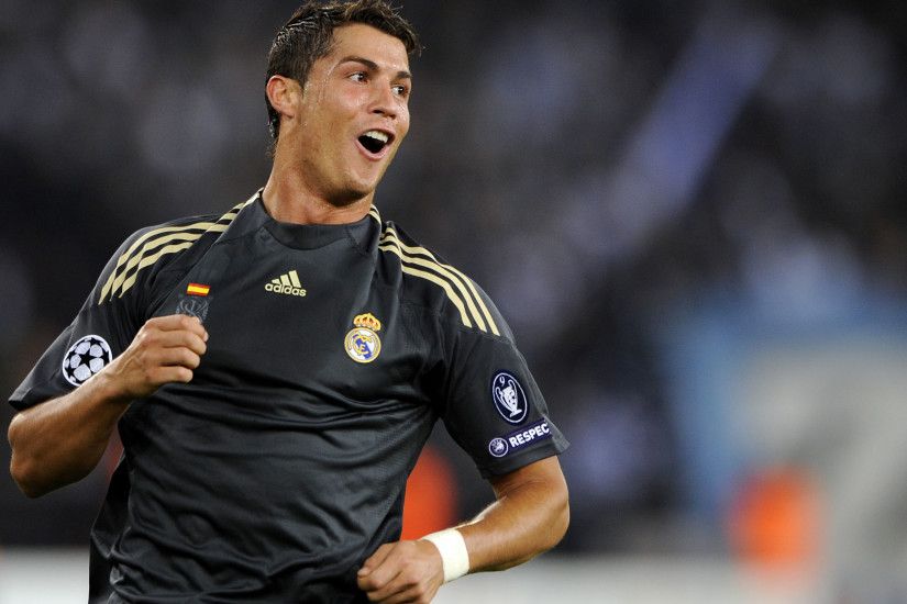 Cristiano Ronaldo black Real Madrid jersey (2)