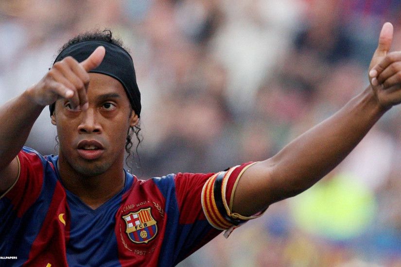 Barcelona Player Barca Ronaldinho In Action. Wallpaper ...