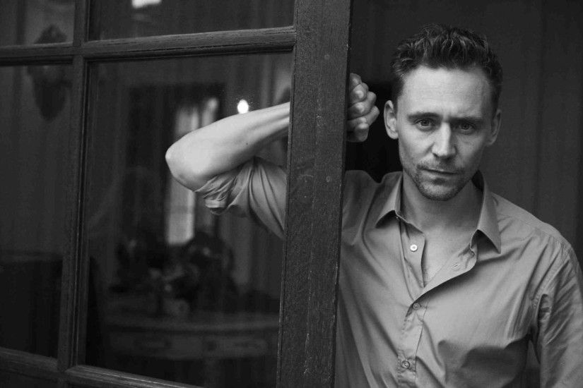 Black and White Tom Hiddleston 4K Wallpaper