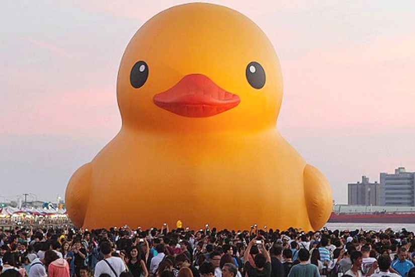 Giant Rubber Ducky Wallpaper Images & Pictures - Becuo