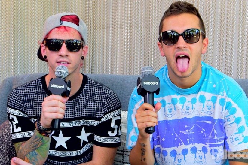 Twenty One Pilots at Lollapalooza 2015: 'Our Favorite Thing to Do Is Travel  and Play Music' - YouTube