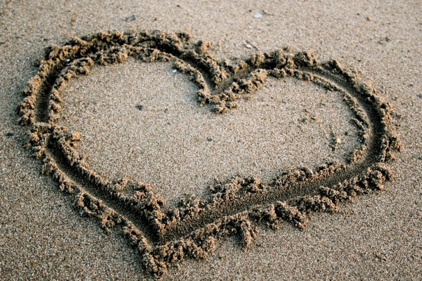 Beach Love Heart Free Wallpaper