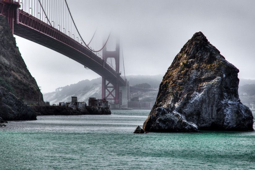 Rocks under the foggy Golden Gate Bridge wallpaper