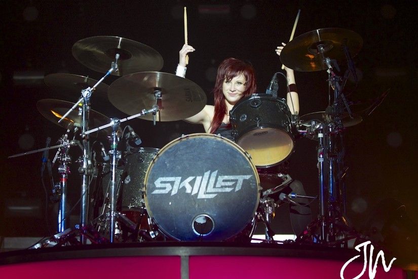 Jen Ledger, Skillet (band), Drummer, Hard rock