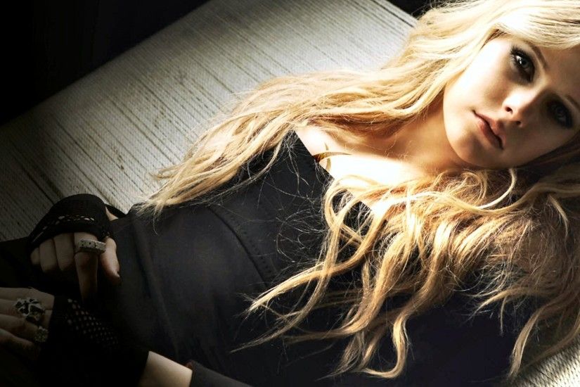 Avril Lavigne Blonde